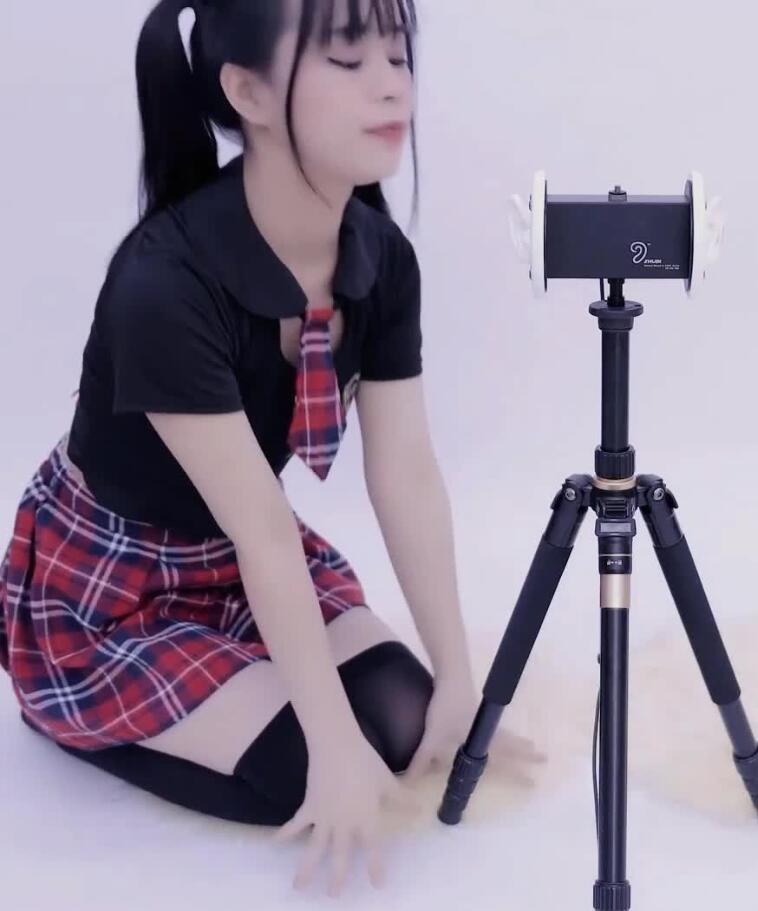 晓美 会员ASMR福利红格JK裙舔耳3v